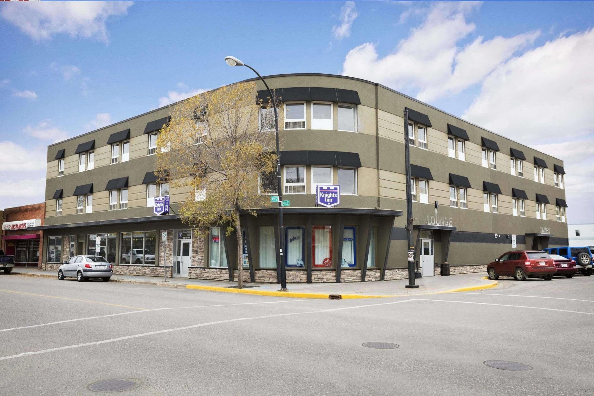 Central Suite Hotel Лойдминстер Екстериор снимка